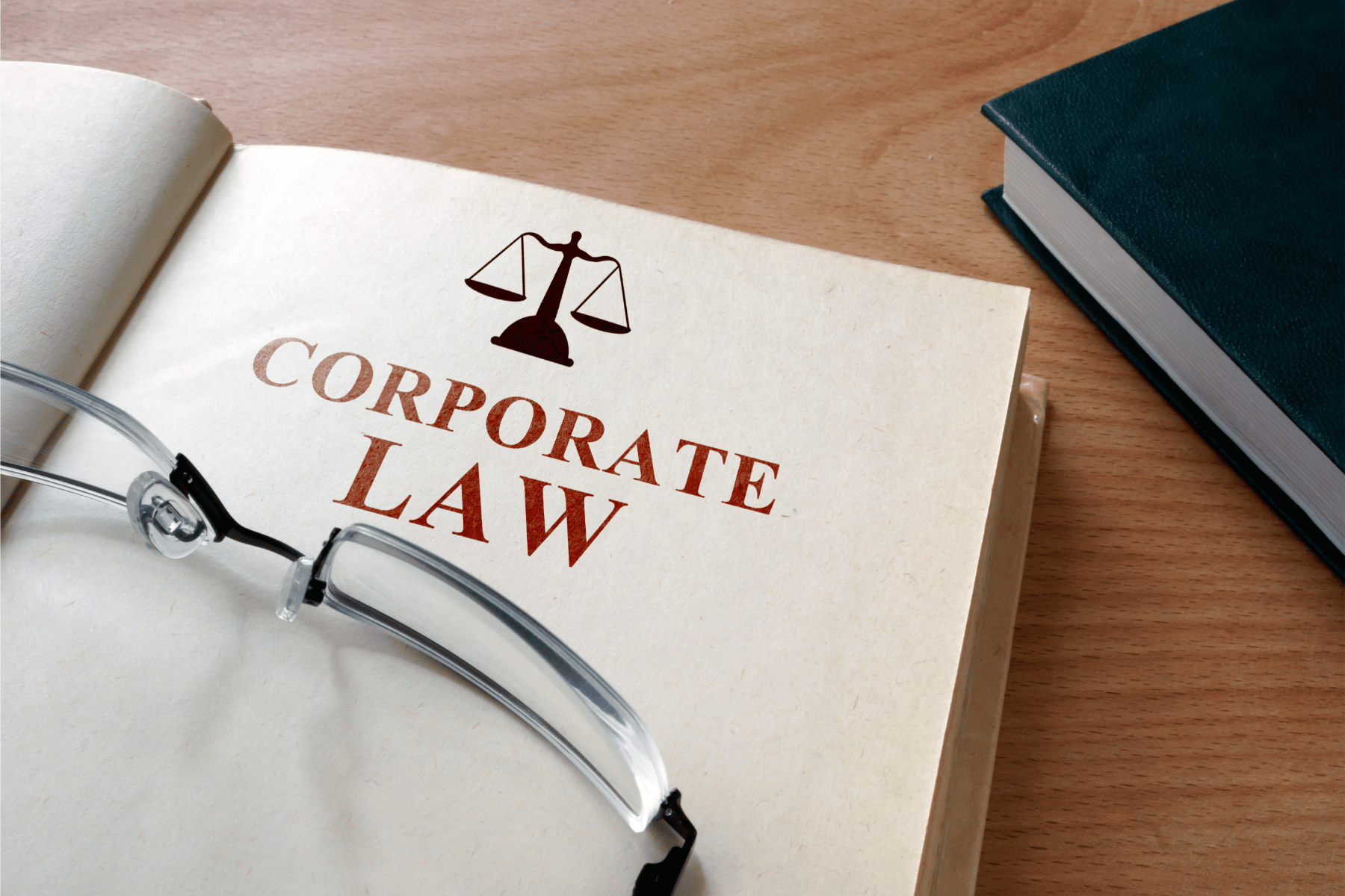 How to Make a Career in Corporate Law: A Detailed Guide for Law Students